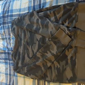 Women's Camo Sweatshirt Size Small